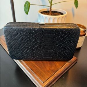 ❤️ Statement structured clutch/wallet with silver snap closure